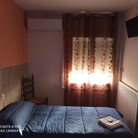 Hostal Galicia Figueres  Bagian luar foto