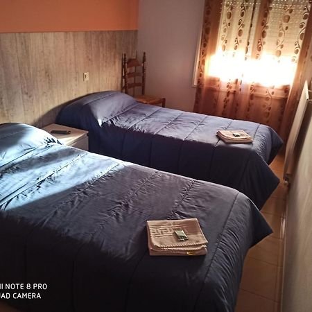 Hostal Galicia Figueres  Bagian luar foto