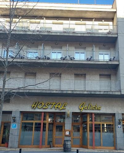 Hostal Galicia Figueres  Bagian luar foto