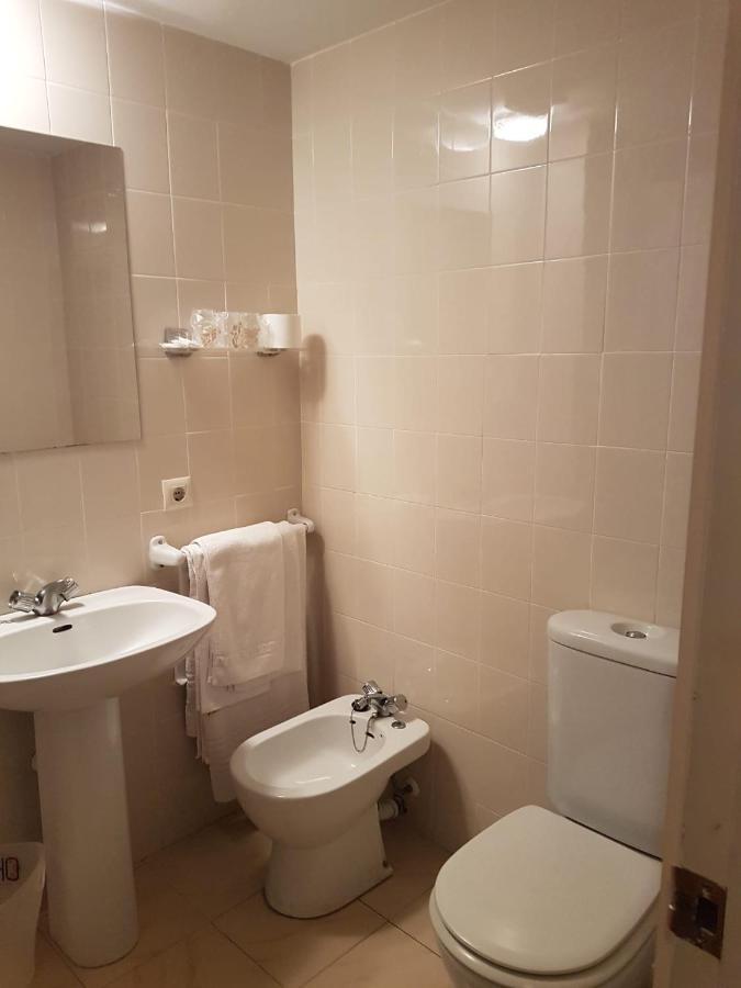 Hostal Galicia Figueres  Bagian luar foto