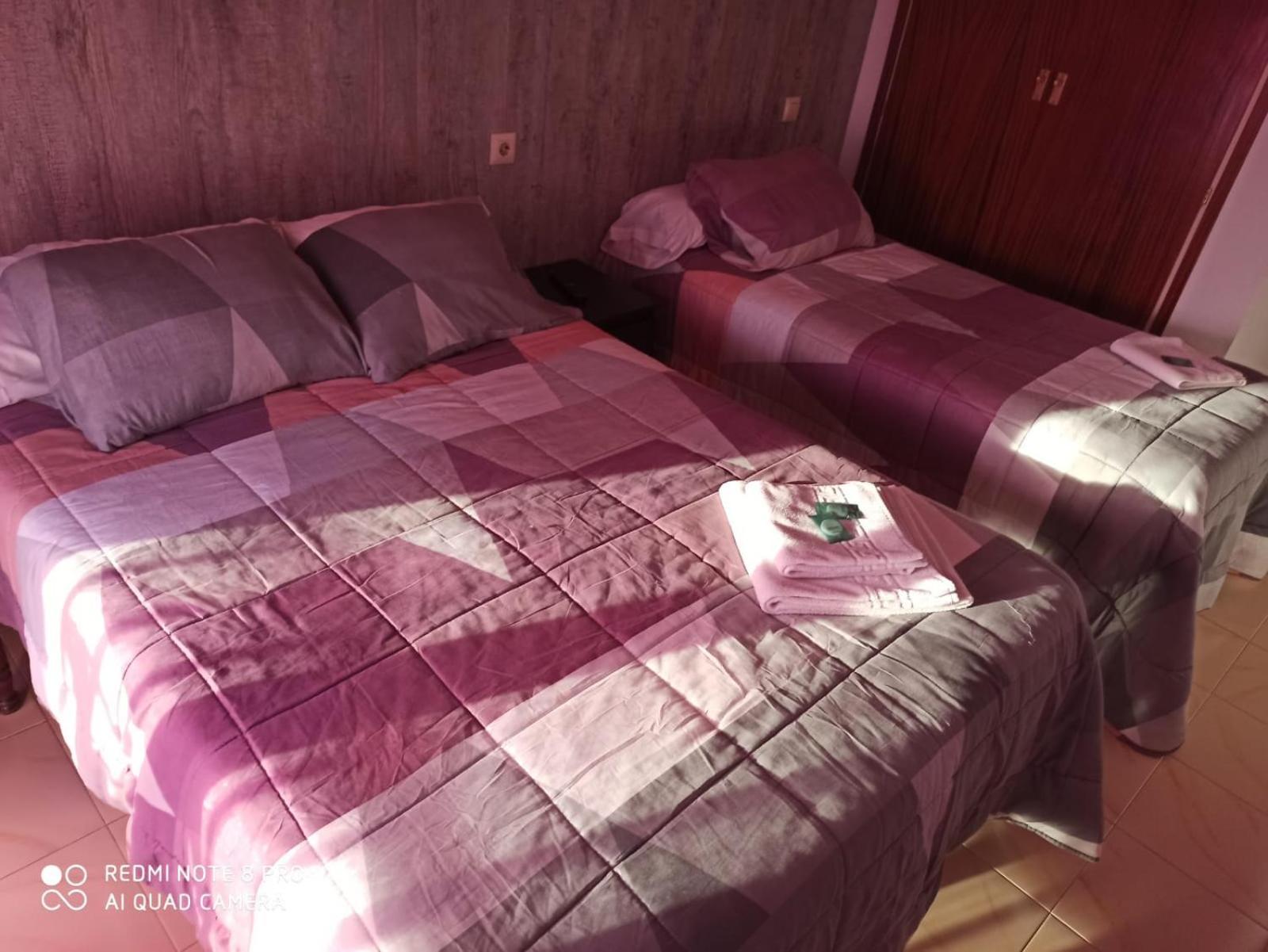 Hostal Galicia Figueres  Bagian luar foto