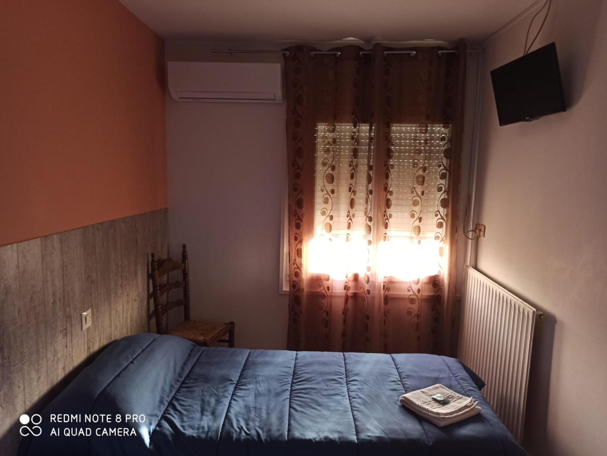 Hostal Galicia Figueres  Bagian luar foto
