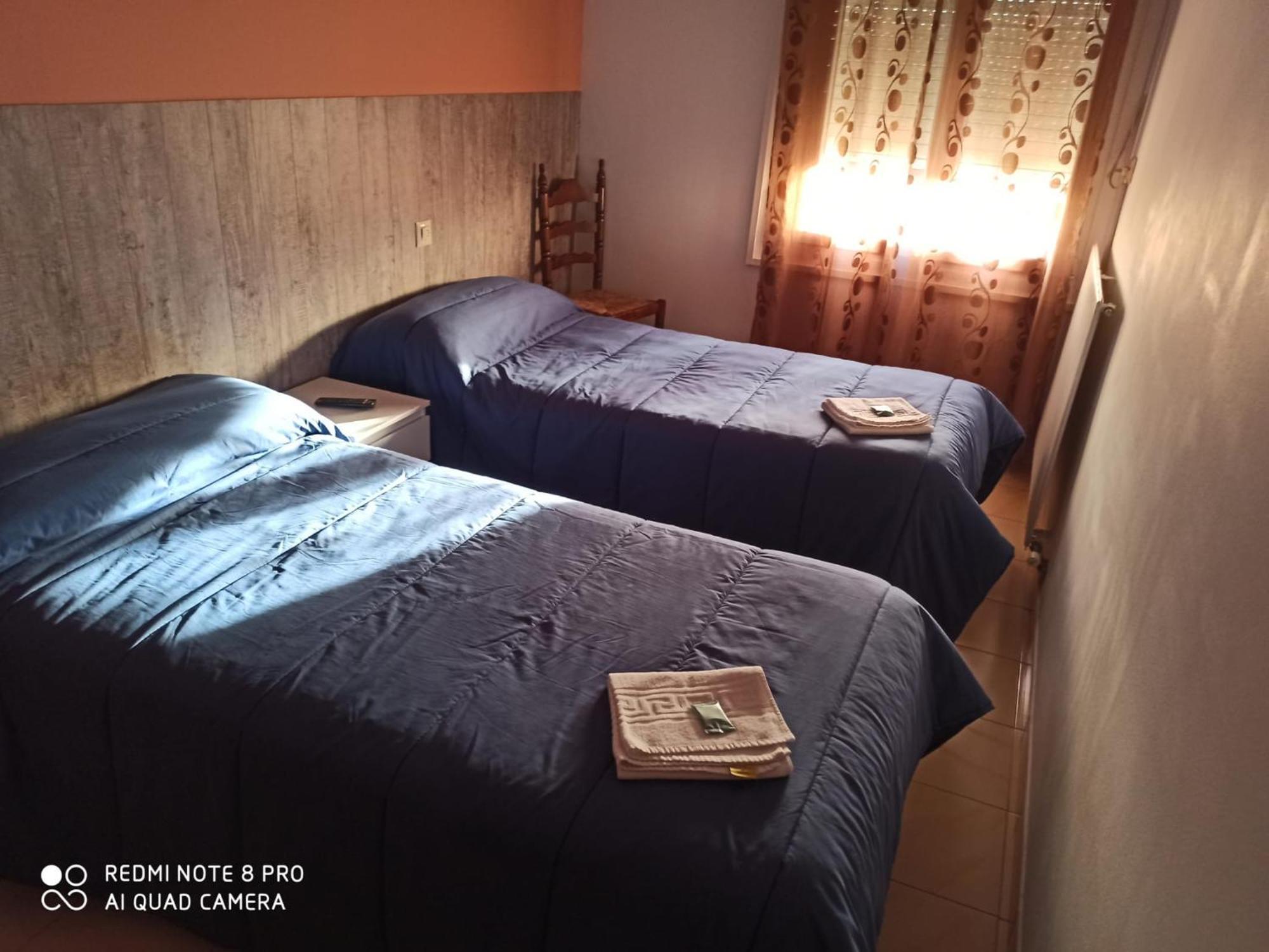 Hostal Galicia Figueres  Bagian luar foto